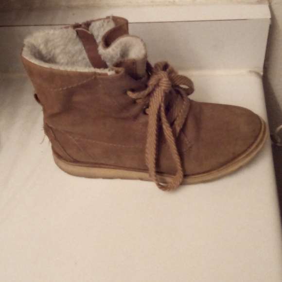 Boots - Picture 2 of 4